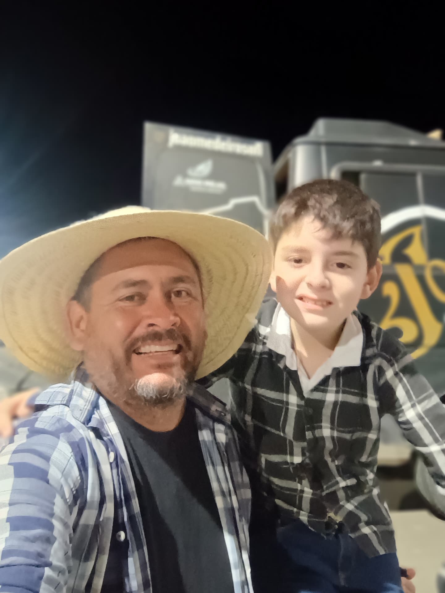 Selfie com chapéu de palha