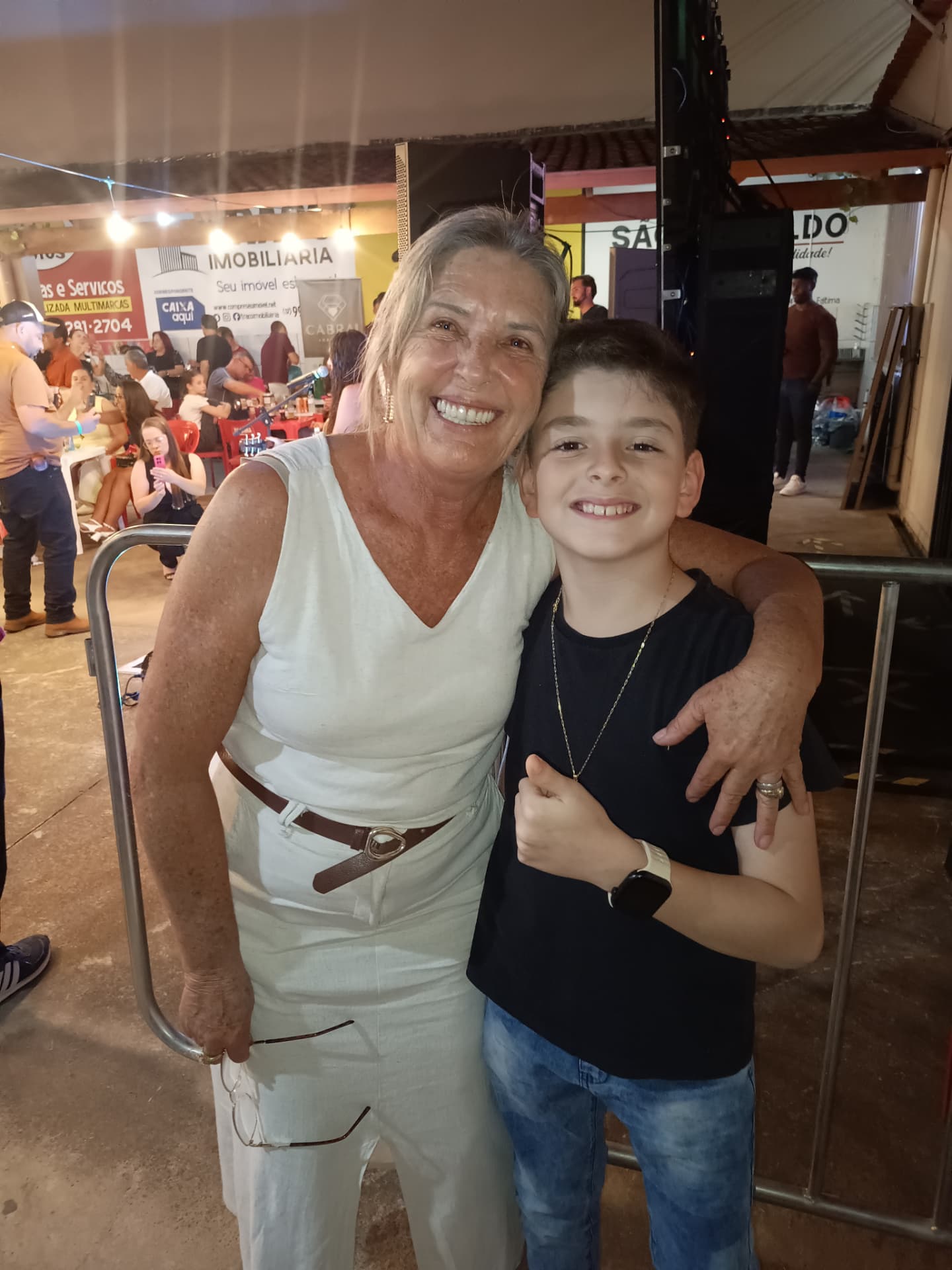 O abraço que sobra do show